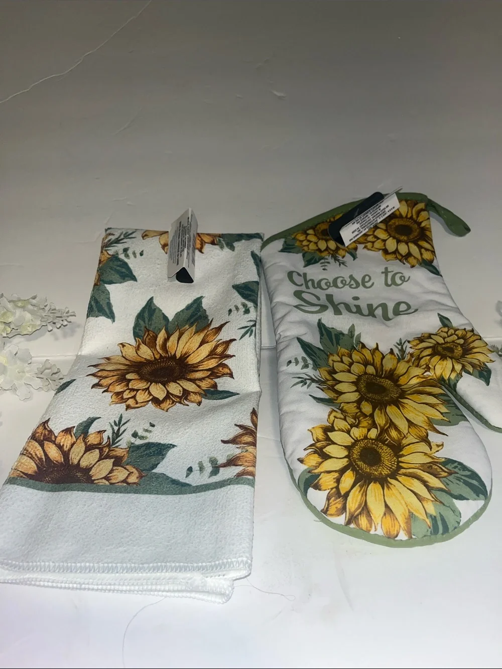 Nwt Sunflower Kitchen Towel and Oven Mitt Set - 
